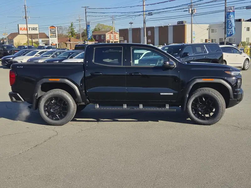 2026 GMC Canyon Elevation, černá, 13 km, dovoz Kanada — foto 6 z 12
