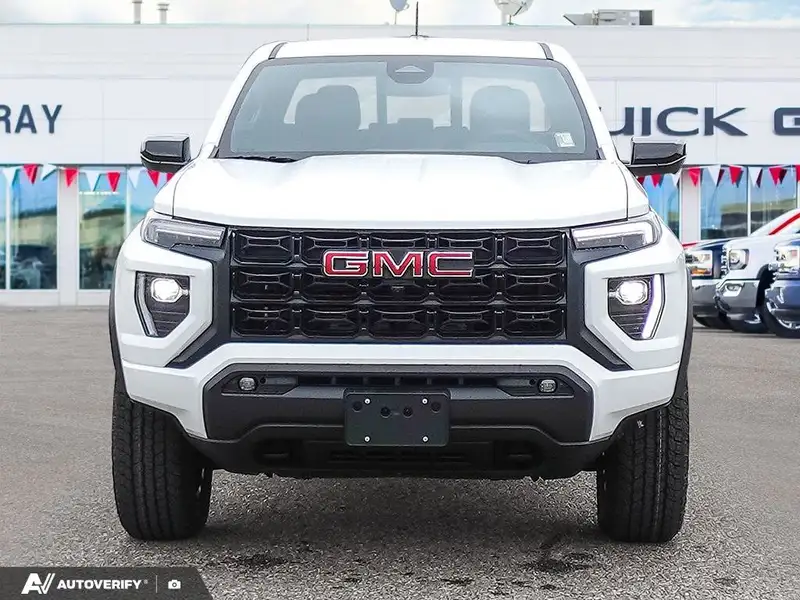 2026 GMC Canyon Elevation, bílá, 10 km, dovoz Kanada — foto 2 z 12