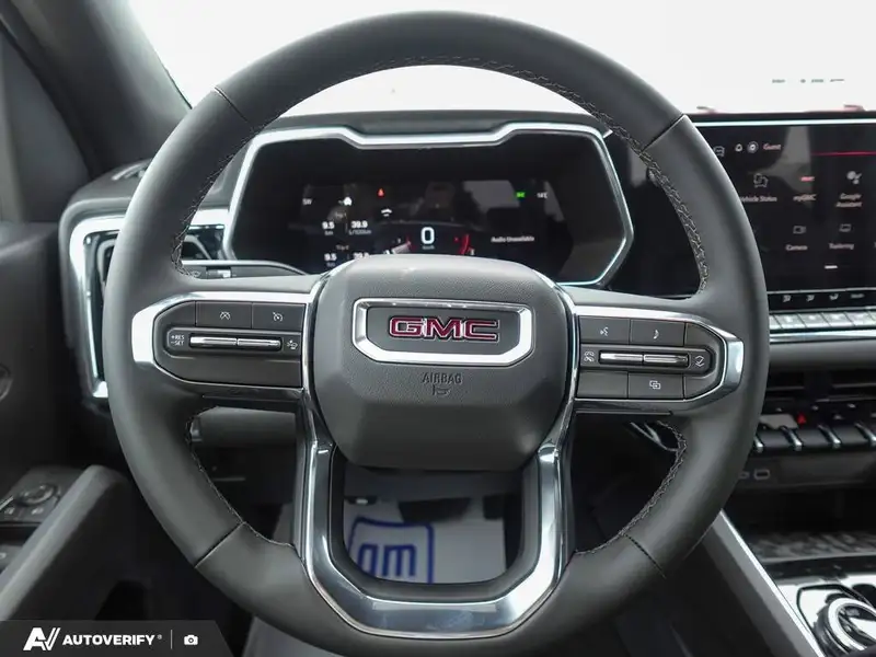 2026 GMC Canyon Elevation, bílá, 10 km, dovoz Kanada — foto 9 z 12