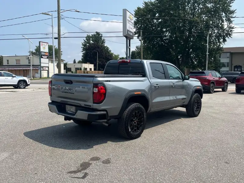 2026 GMC Canyon Elevation, stříbrná, 5 710 km, dovoz Kanada — foto 5 z 12