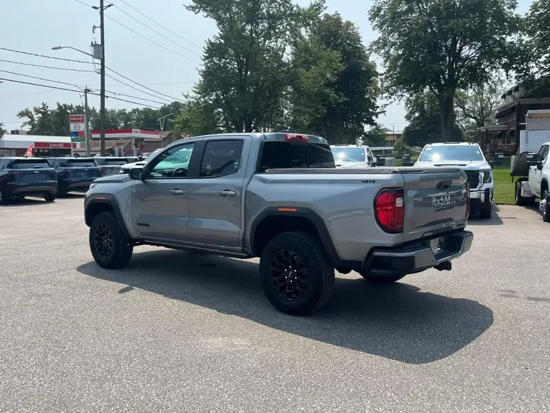 2026 GMC Canyon Elevation, stříbrná, 5 710 km, dovoz Kanada — foto 7 z 12