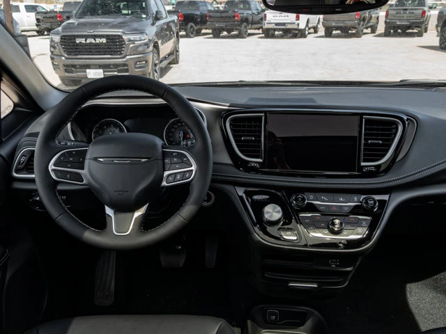 2027 Chrysler Pacifica Select, černá, 17 km, dovoz Kanada — foto 3 z 20