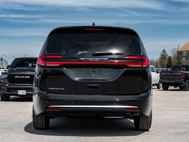 2027 Chrysler Pacifica Select, černá, 17 km, dovoz Kanada — foto 7 z 20