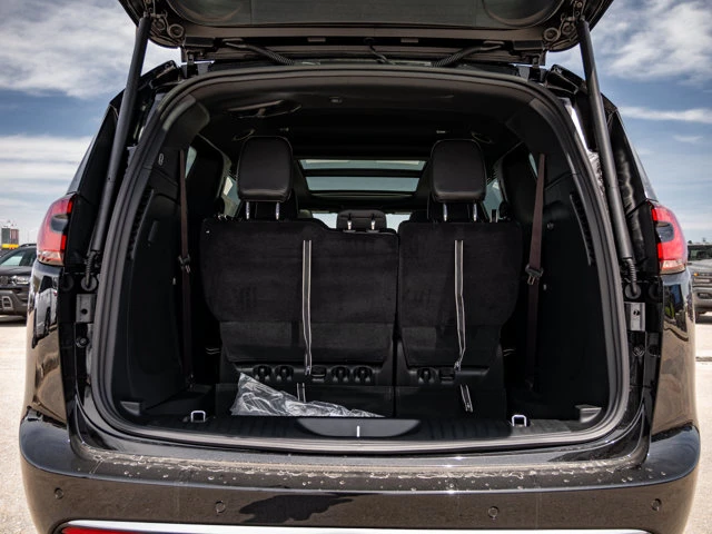 2027 Chrysler Pacifica Select, černá, 17 km, dovoz Kanada — foto 9 z 20