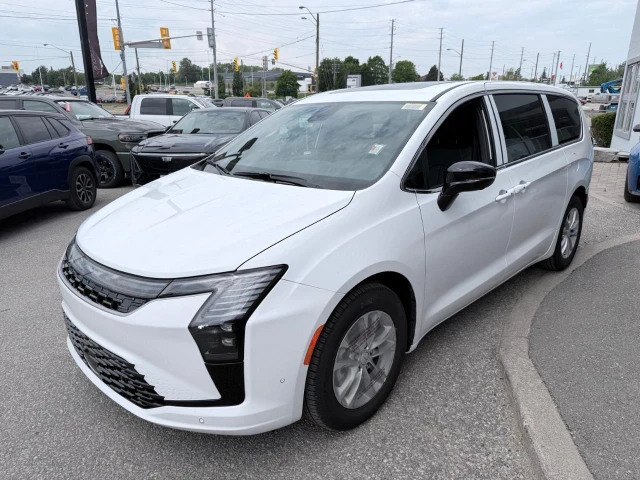 2027 Chrysler Pacifica Select, bílá, 20 km, dovoz Kanada — foto 2 z 5