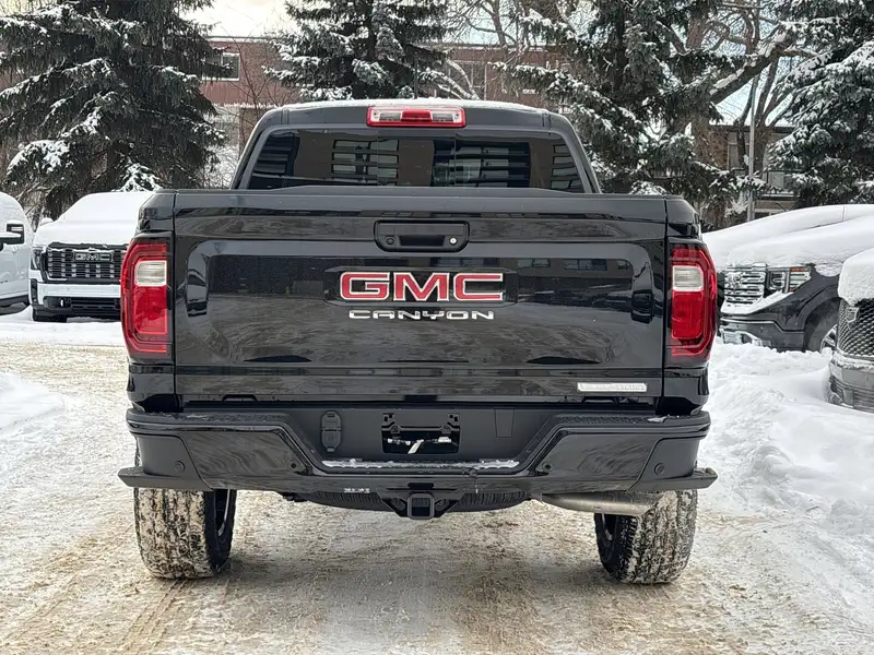 2026 GMC Canyon Elevation, černá, 3 400 km, dovoz Kanada — foto 4 z 12