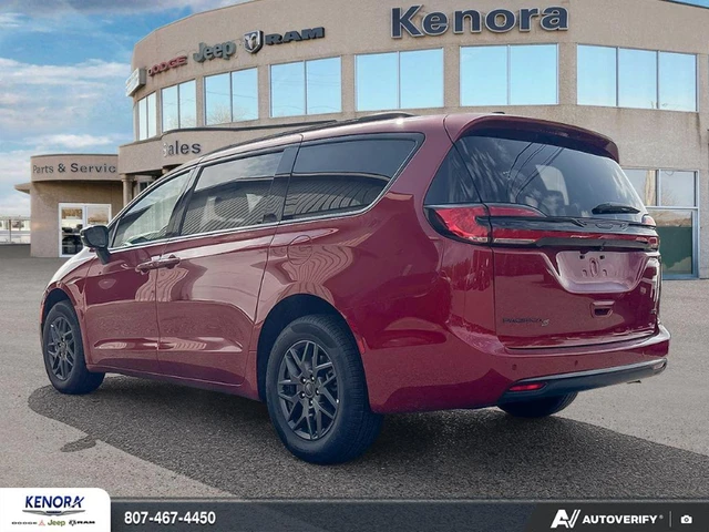 2027 Chrysler Pacifica SELECT, červená, dovoz Kanada — foto 4 z 5