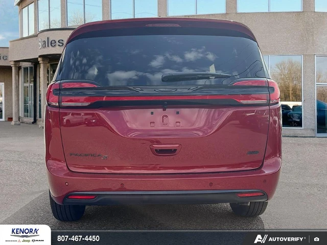 2027 Chrysler Pacifica SELECT, červená, dovoz Kanada — foto 5 z 5