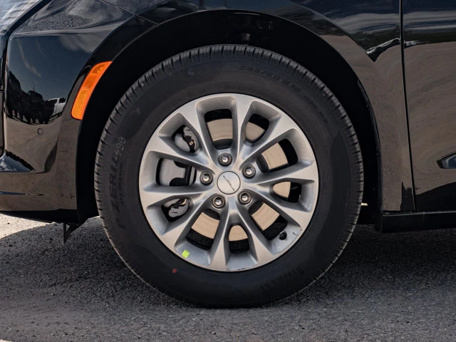 2027 Chrysler Pacifica Select, černá, 19 km, dovoz Kanada — foto 14 z 20