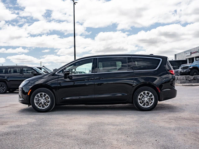 2027 Chrysler Pacifica Select, černá, 19 km, dovoz Kanada — foto 5 z 20