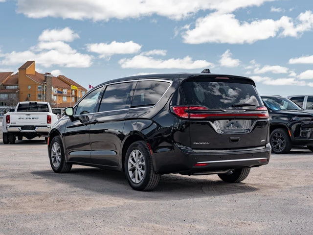 2027 Chrysler Pacifica Select, černá, 19 km, dovoz Kanada — foto 6 z 20