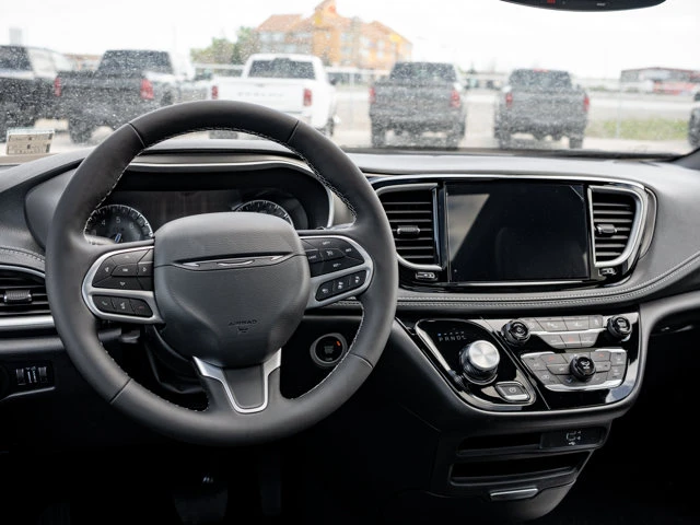 2027 Chrysler Pacifica Select, bílá, 26 km, dovoz Kanada — foto 3 z 20
