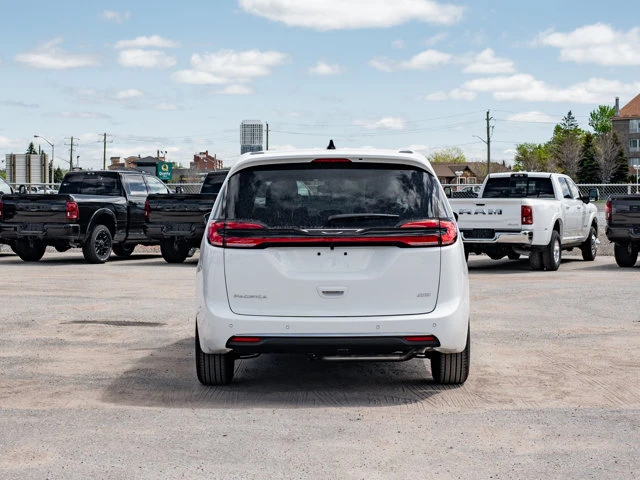 2027 Chrysler Pacifica Select, bílá, 26 km, dovoz Kanada — foto 7 z 20