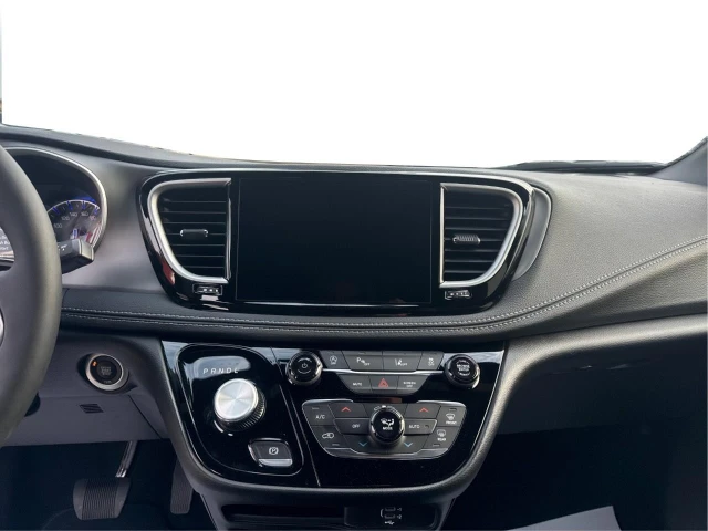 2027 Chrysler Pacifica Select, modrá, 442 km, dovoz Kanada — foto 13 z 16