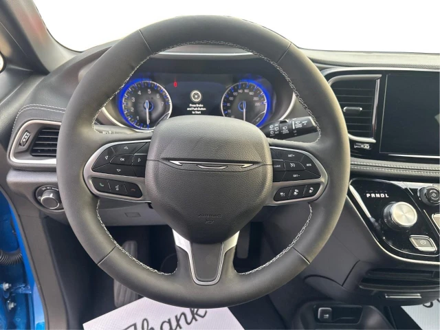2027 Chrysler Pacifica Select, modrá, 442 km, dovoz Kanada — foto 15 z 16
