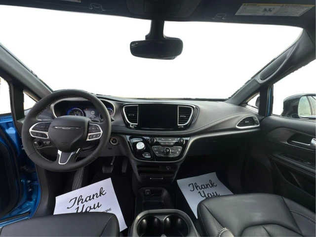 2027 Chrysler Pacifica Select, modrá, 442 km, dovoz Kanada — foto 16 z 16