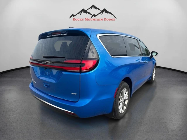 2027 Chrysler Pacifica Select, modrá, 442 km, dovoz Kanada — foto 5 z 16