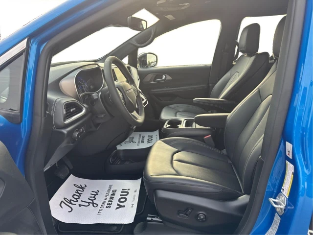 2027 Chrysler Pacifica Select, modrá, 442 km, dovoz Kanada — foto 9 z 16