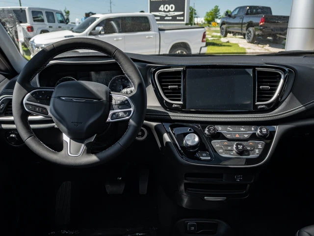 2027 Chrysler Pacifica Select, bílá, 16 km, dovoz Kanada — foto 3 z 20