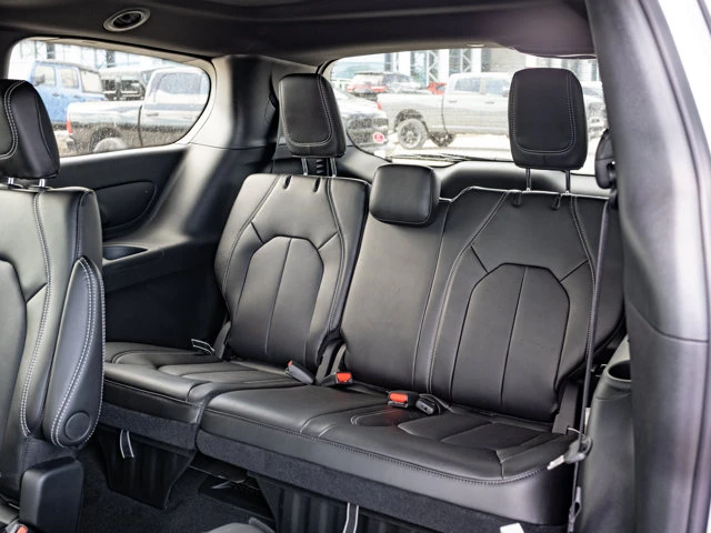 2027 Chrysler Pacifica Select, bílá, 19 km, dovoz Kanada — foto 16 z 20