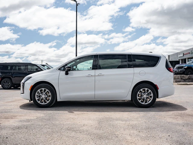 2027 Chrysler Pacifica Select, bílá, 19 km, dovoz Kanada — foto 5 z 20