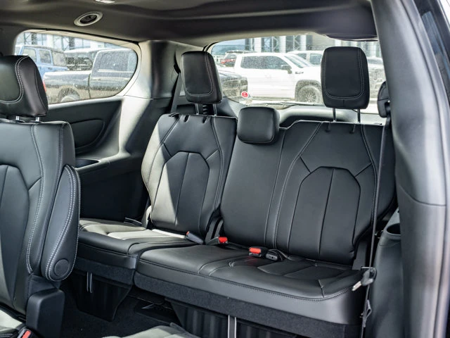 2027 Chrysler Pacifica Select, černá, 17 km, dovoz Kanada — foto 16 z 20