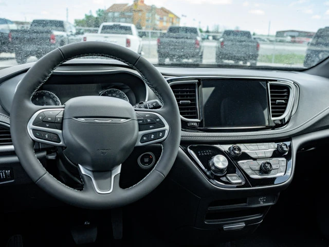 2027 Chrysler Pacifica Select, černá, 17 km, dovoz Kanada — foto 3 z 20