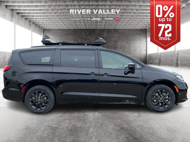 2026 Chrysler Pacifica Select AWD, černá, dovoz Kanada — foto 2 z 20