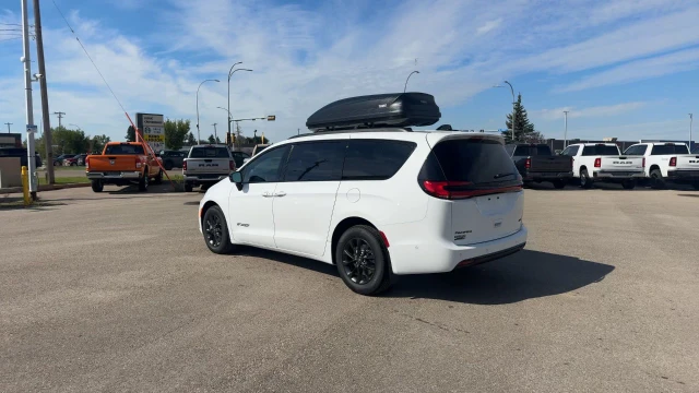 2025 Chrysler Pacifica Select AWD, bílá, 6 729 km, dovoz Kanada — foto 4 z 20