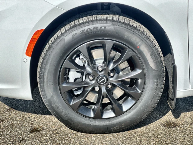 2025 Chrysler Pacifica Select AWD, bílá, 6 729 km, dovoz Kanada — foto 6 z 20