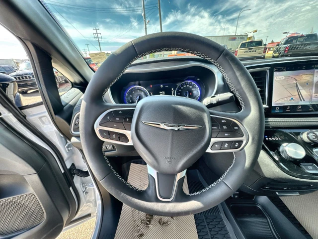 2025 Chrysler Pacifica Select AWD, bílá, 6 729 km, dovoz Kanada — foto 9 z 20