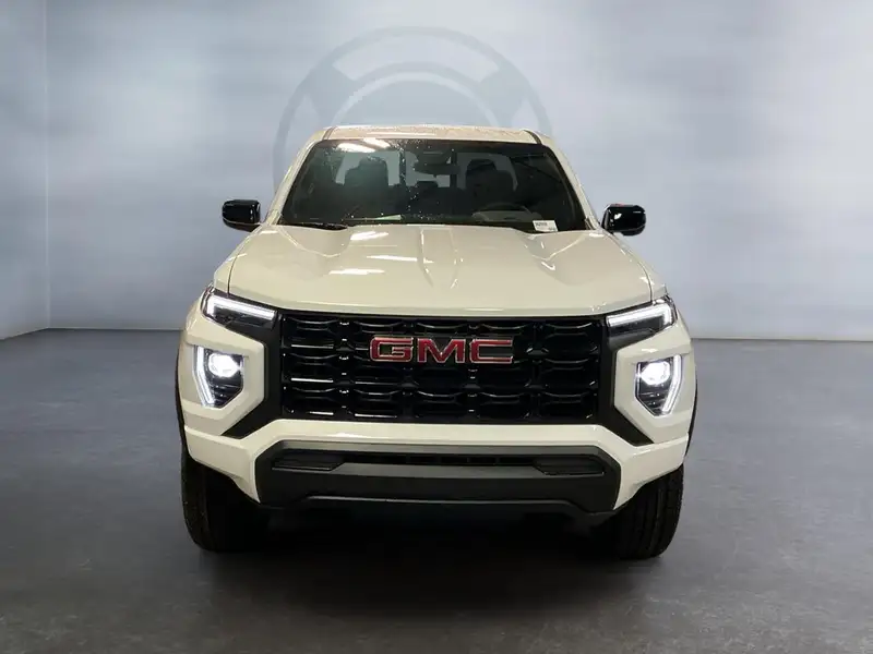 2026 GMC Canyon Elevation, bílá, 8 km, dovoz Kanada — foto 2 z 12