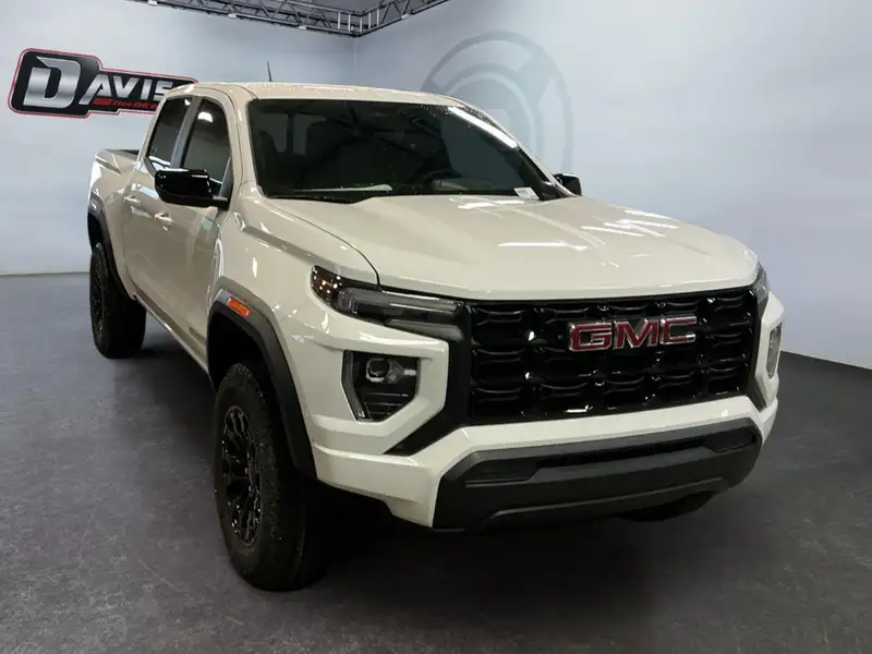 2026 GMC Canyon Elevation, bílá, 8 km, dovoz Kanada — foto 3 z 12