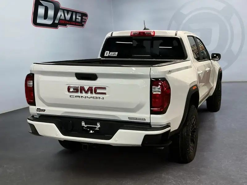 2026 GMC Canyon Elevation, bílá, 8 km, dovoz Kanada — foto 5 z 12