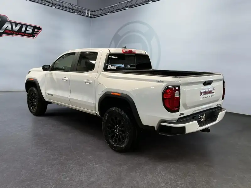 2026 GMC Canyon Elevation, bílá, 8 km, dovoz Kanada — foto 7 z 12