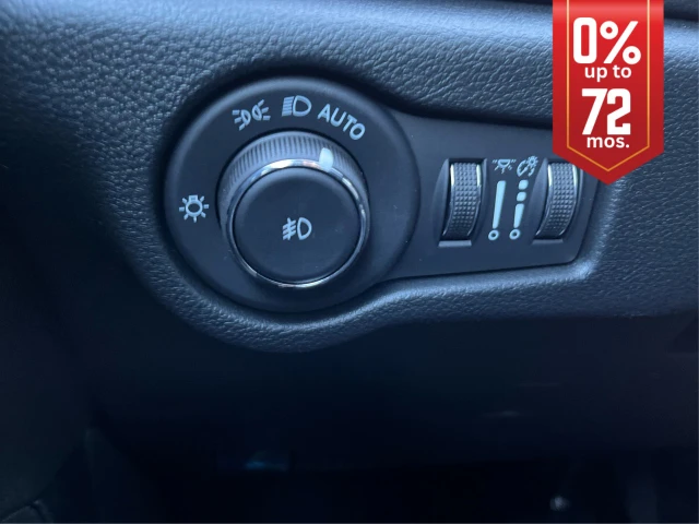 2026 Chrysler Pacifica Select AWD, stříbrná, dovoz Kanada — foto 16 z 20