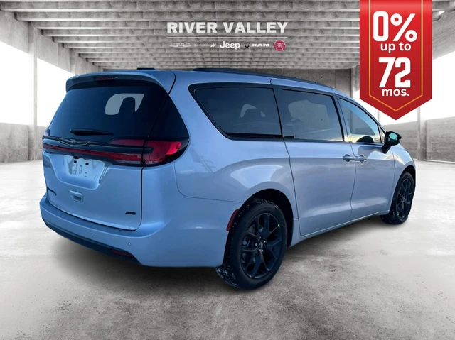 2026 Chrysler Pacifica Select AWD, stříbrná, dovoz Kanada — foto 3 z 20