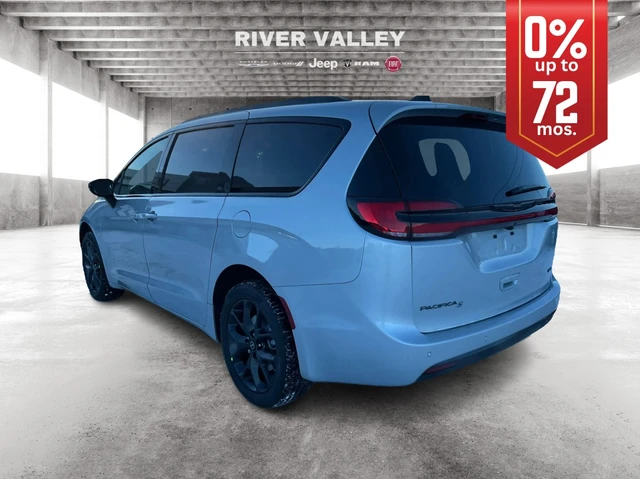2026 Chrysler Pacifica Select AWD, stříbrná, dovoz Kanada — foto 5 z 20