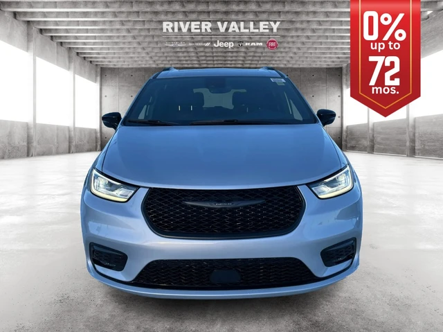 2026 Chrysler Pacifica Select AWD, stříbrná, dovoz Kanada — foto 7 z 20