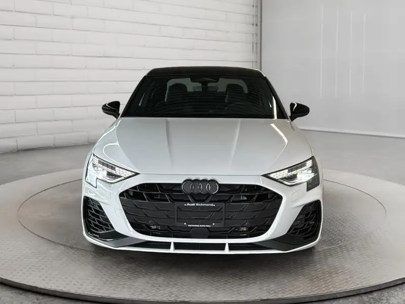 2026 Audi S3 Progressiv, bílá, 90 km, dovoz Kanada — foto 2 z 12