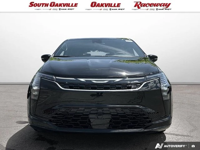 2027 Chrysler Pacifica Select, černá, dovoz Kanada — foto 2 z 5