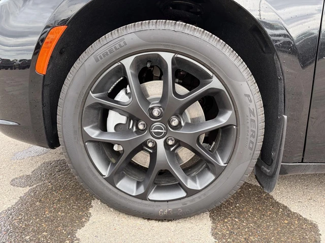 2026 Chrysler Pacifica Select, černá, 5 500 km, dovoz Kanada — foto 15 z 16
