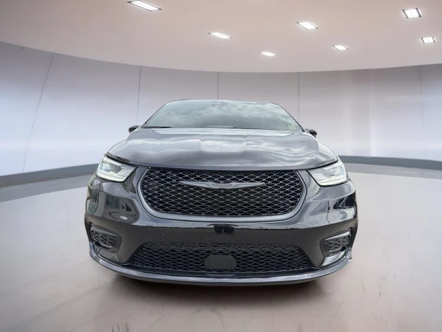 2026 Chrysler Pacifica Select, černá, 5 500 km, dovoz Kanada — foto 3 z 16