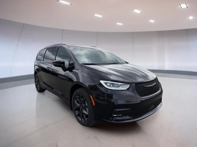 2026 Chrysler Pacifica Select, černá, 5 500 km, dovoz Kanada — foto 4 z 16