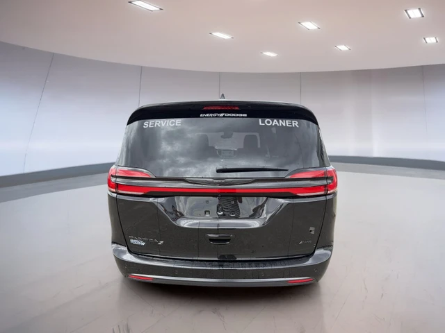 2026 Chrysler Pacifica Select, černá, 5 500 km, dovoz Kanada — foto 6 z 16