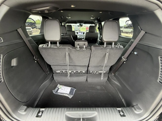 2026 Chrysler Pacifica Select, černá, 5 500 km, dovoz Kanada — foto 7 z 16