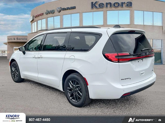 2027 Chrysler Pacifica SELECT, bílá, dovoz Kanada — foto 4 z 5