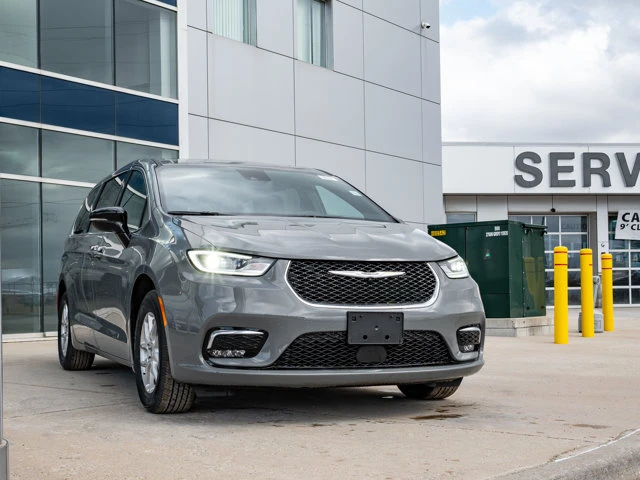 2025 Chrysler Pacifica Select, šedá, 8 621 km, dovoz Kanada — foto 11 z 20