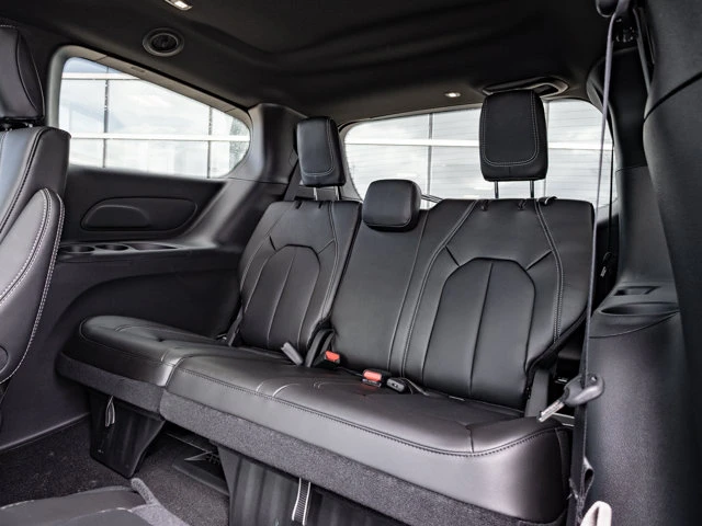 2025 Chrysler Pacifica Select, šedá, 8 621 km, dovoz Kanada — foto 14 z 20