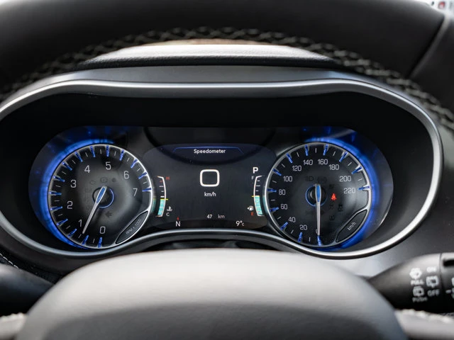 2025 Chrysler Pacifica Select, šedá, 8 621 km, dovoz Kanada — foto 3 z 20